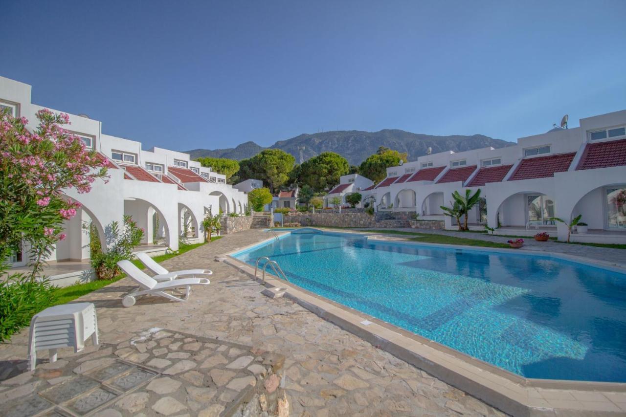 Club Lapethos Bungalow Kyrenia  Eksteriør billede