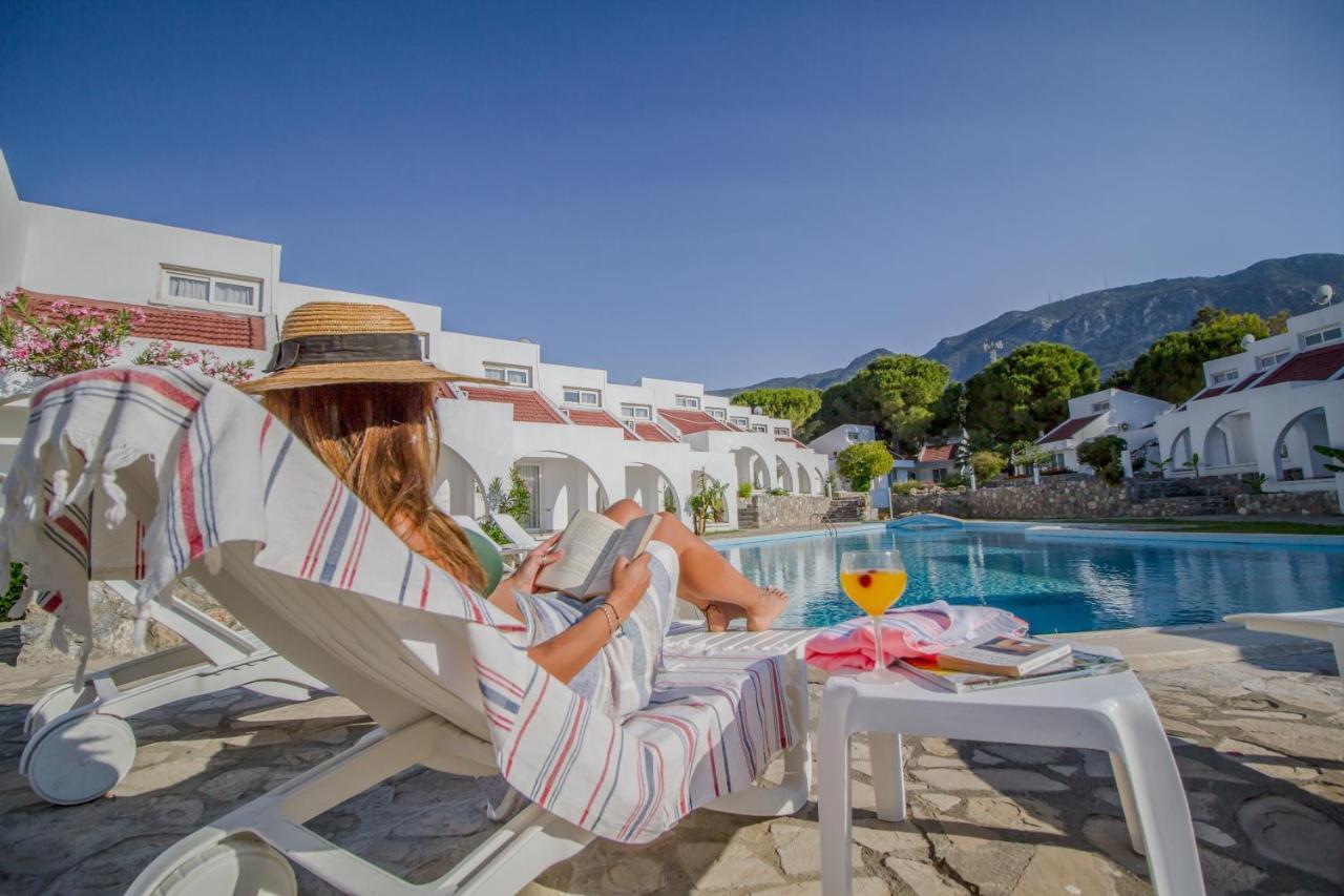 Club Lapethos Bungalow Kyrenia  Eksteriør billede