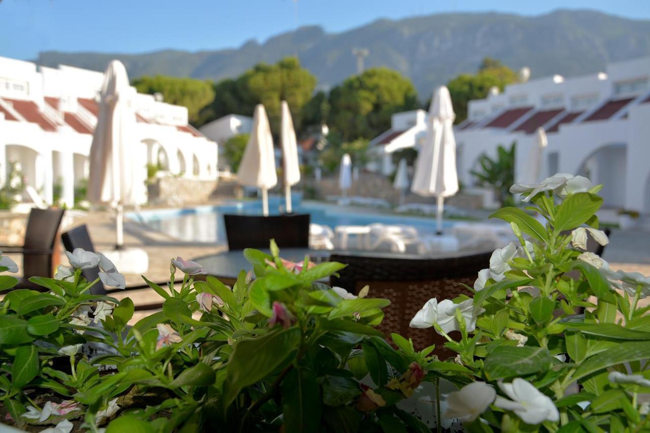 Club Lapethos Bungalow Kyrenia  Eksteriør billede