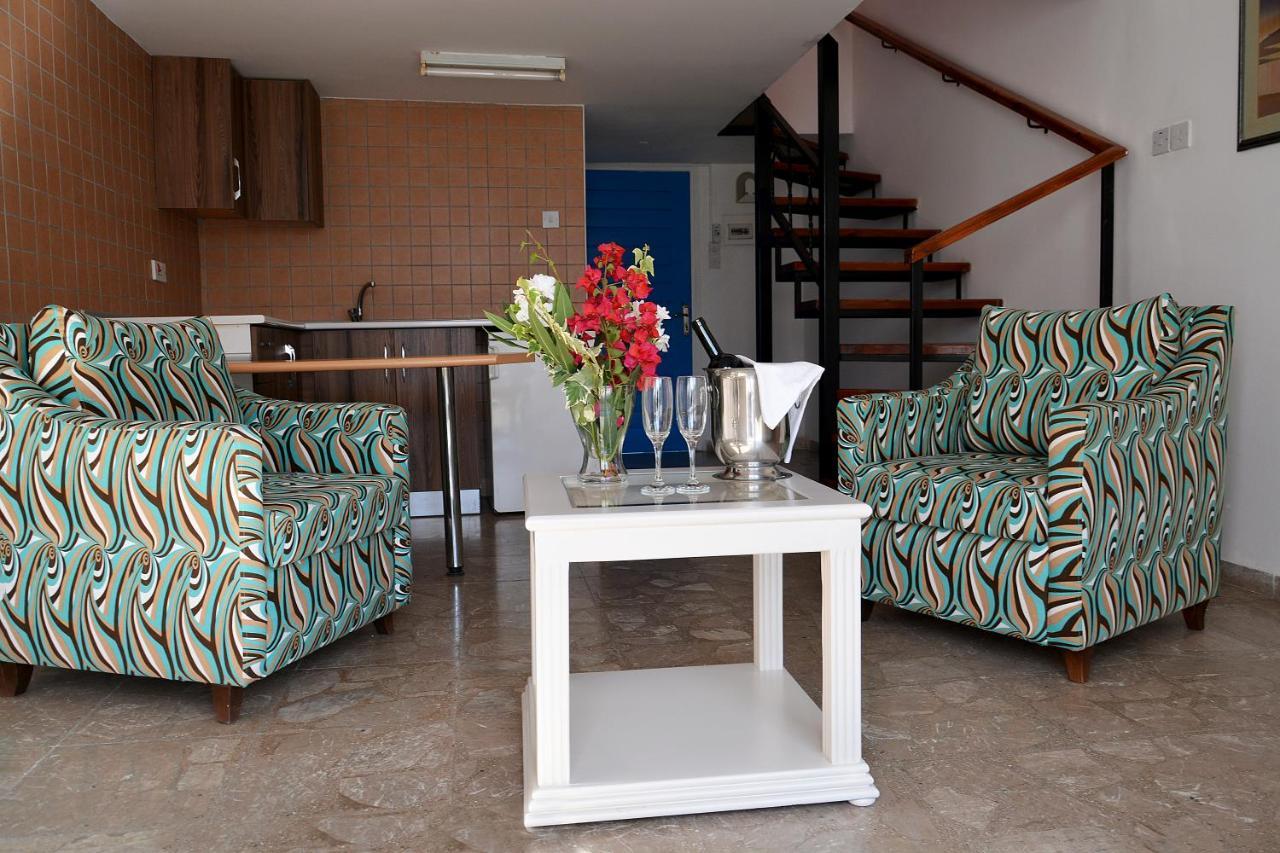 Club Lapethos Bungalow Kyrenia  Eksteriør billede