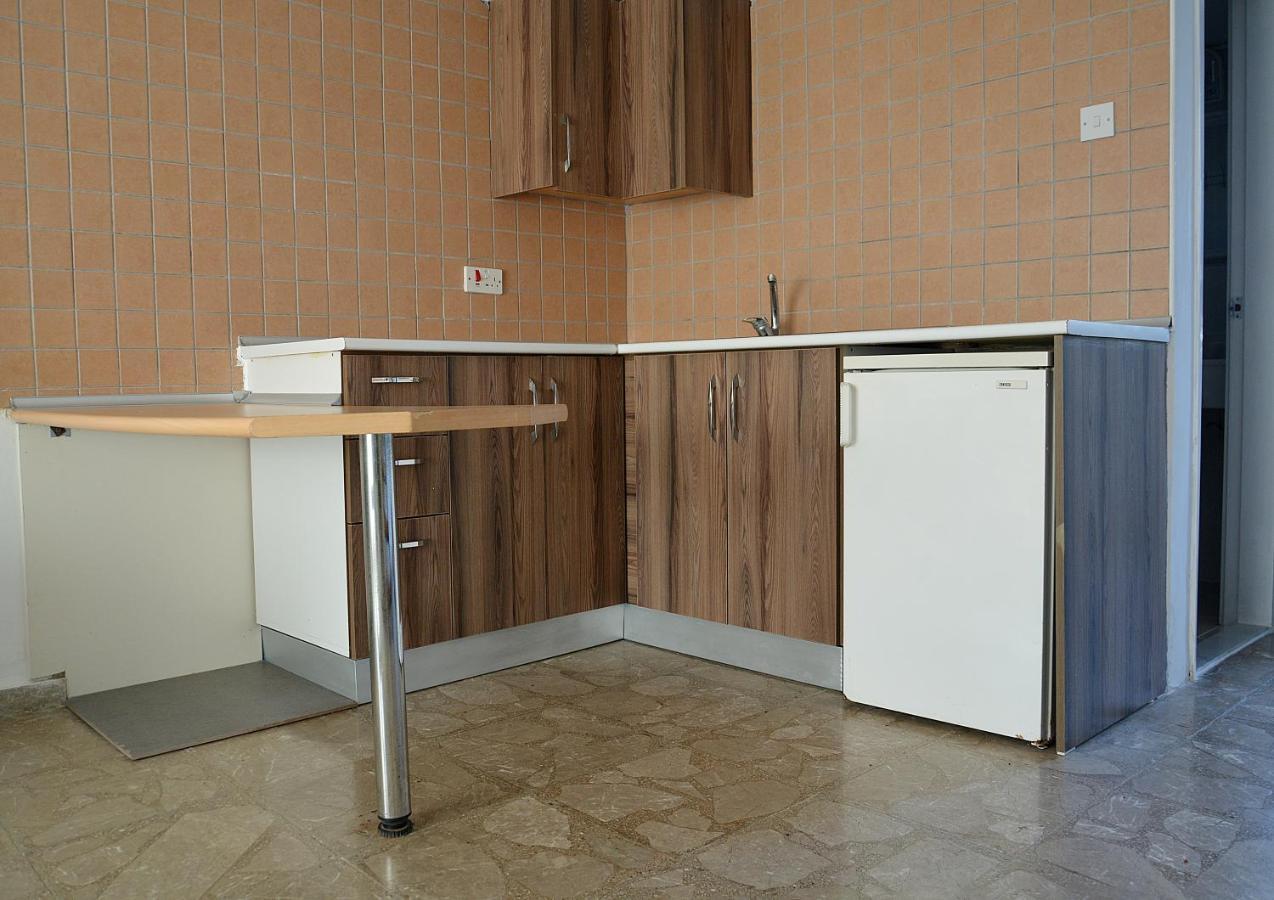 Club Lapethos Bungalow Kyrenia  Eksteriør billede