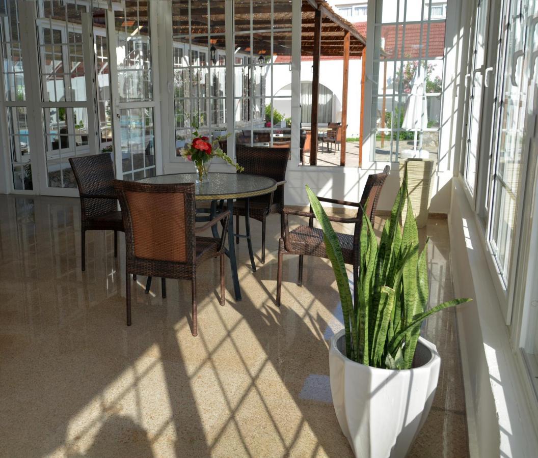 Club Lapethos Bungalow Kyrenia  Eksteriør billede
