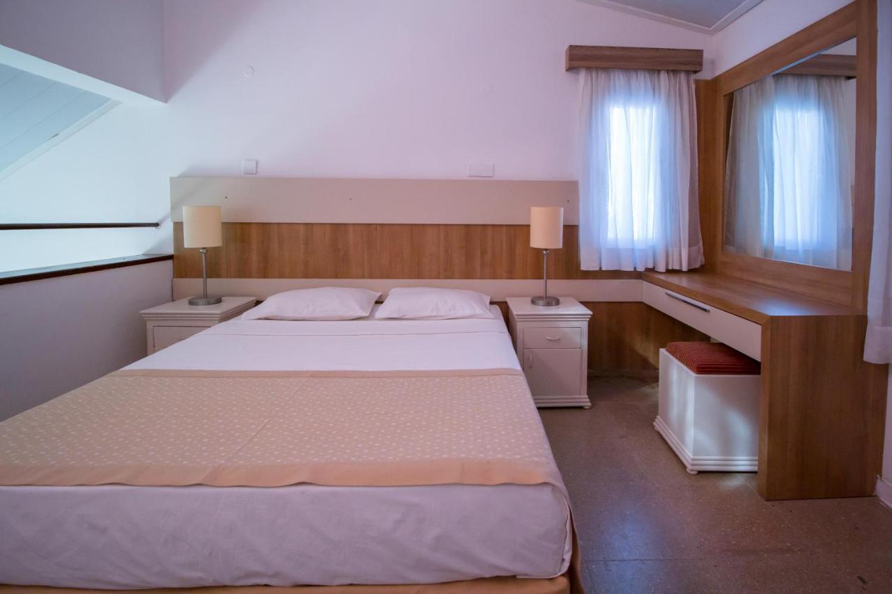 Club Lapethos Bungalow Kyrenia  Eksteriør billede