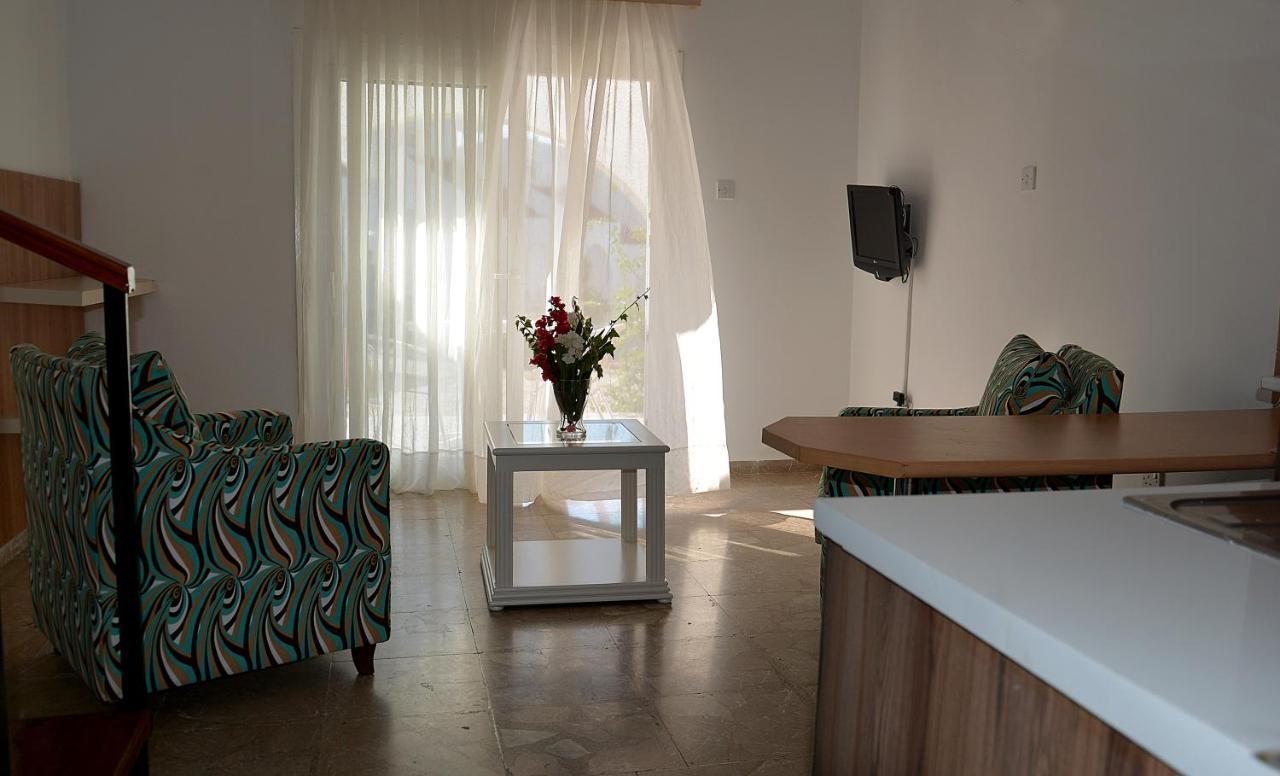 Club Lapethos Bungalow Kyrenia  Eksteriør billede