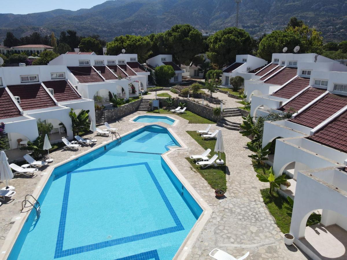 Club Lapethos Bungalow Kyrenia  Eksteriør billede