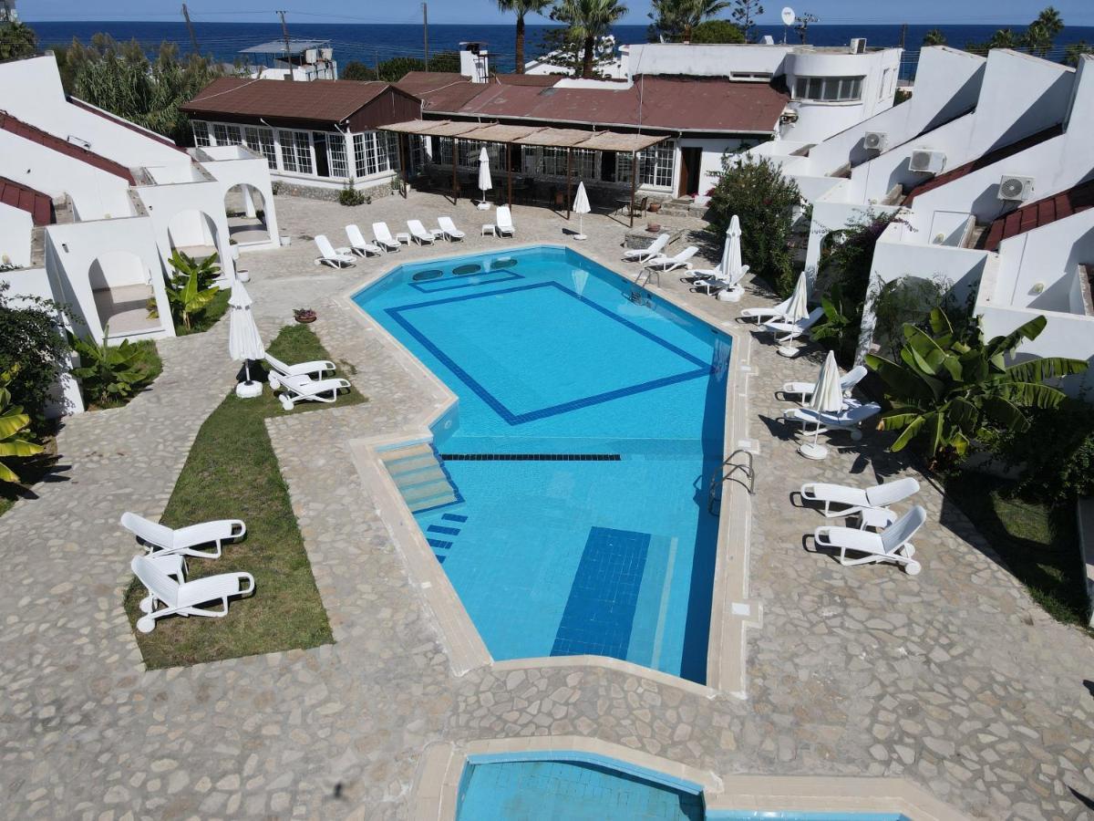 Club Lapethos Bungalow Kyrenia  Eksteriør billede